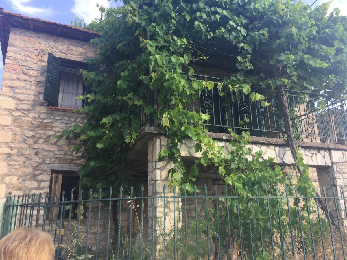 Kesemi Apartment Kalavryta Exterior photo